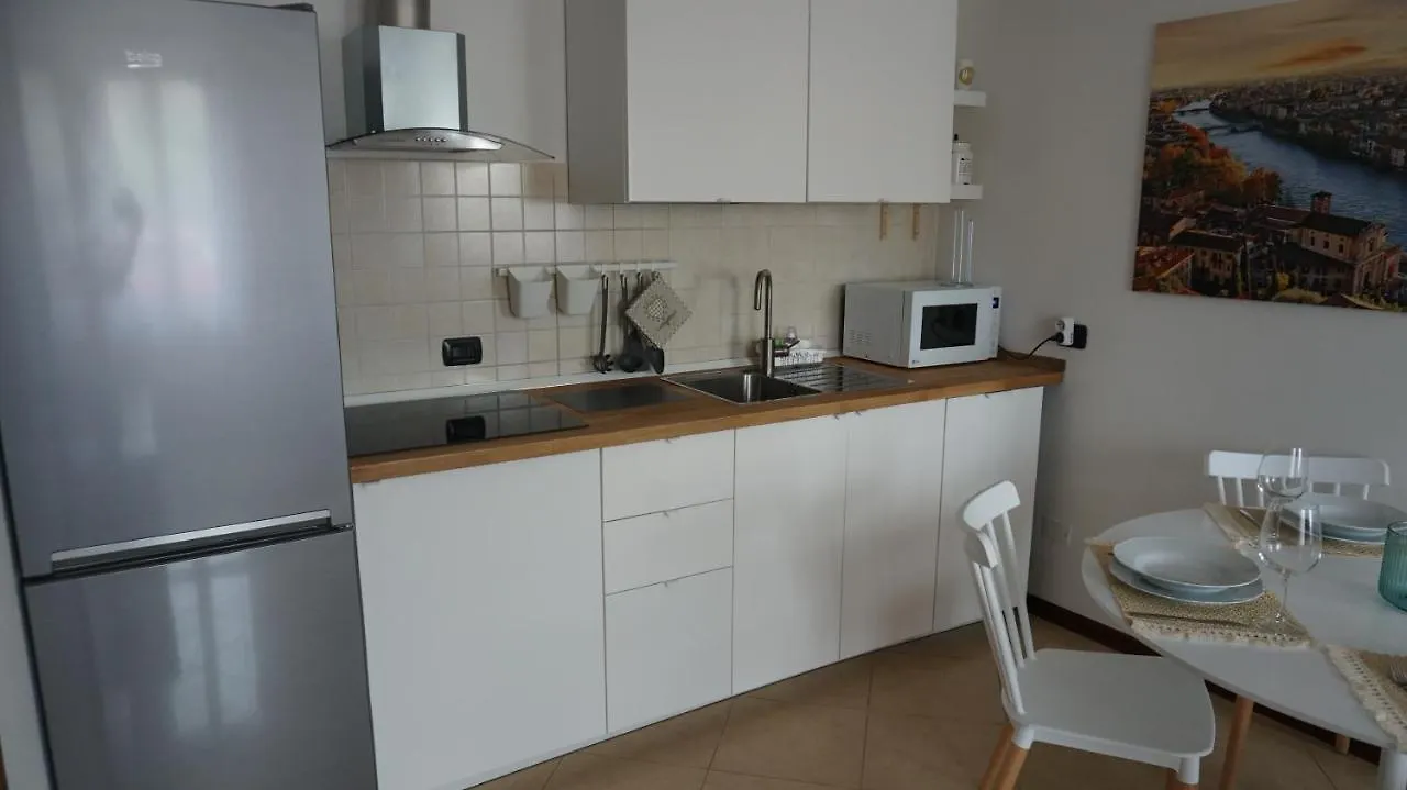 Apartment Appartamento A Verona E Parcheggio Nella Proprieta