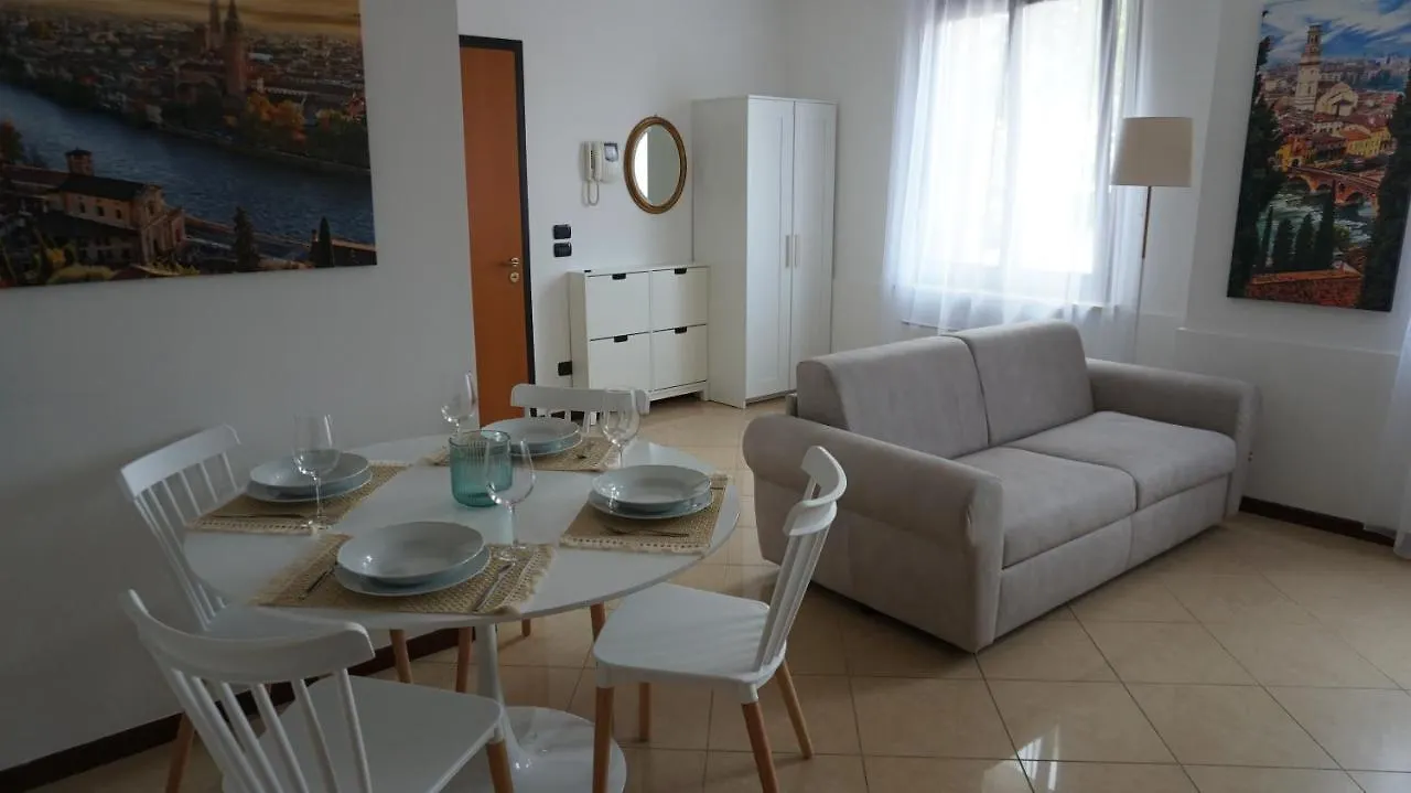 Appartamento A Verona E Parcheggio Nella Proprieta Apartment